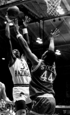 Arkansas started 6-1 to open the 1985-86 season, upsetting No. 20 Ohio State in Pine Bluff. The program's transition to a new coach with a new style seemed complete. But at the start of conference play in January, the team imploded.